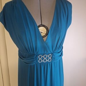 Elegant Dress with Rhinestone Detail Olivia Mattews.          Size 10p